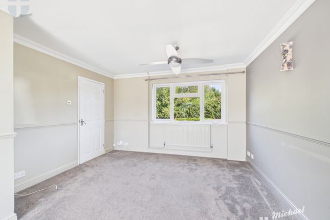 109 Barnard Crescent, Aylesbury photo 3