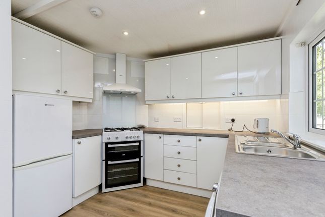 22, Woodpecker Way, Turners Hill photo 2