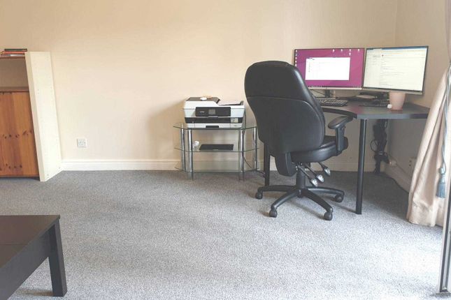 24, John Smeaton Court, Manchester photo 5