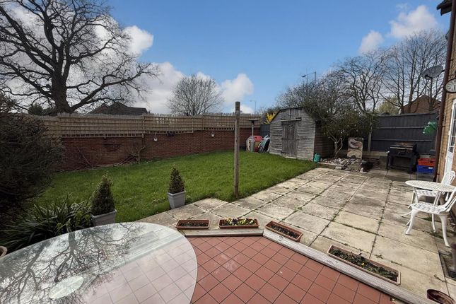 16, Wych-Elm Close, Rugby photo 2