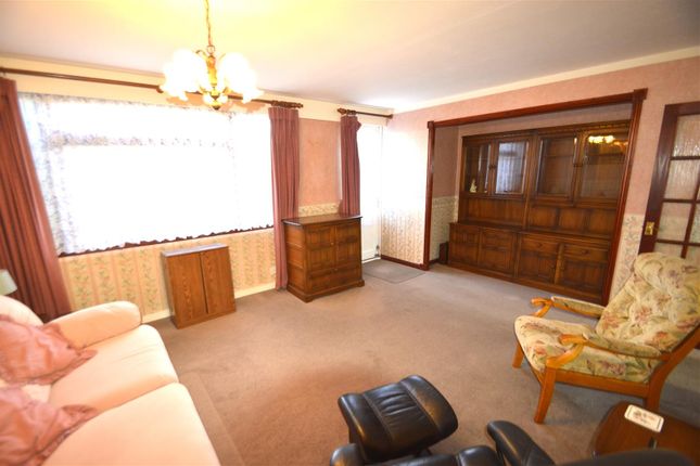 11, Bell Farm Avenue, Dagenham photo 5