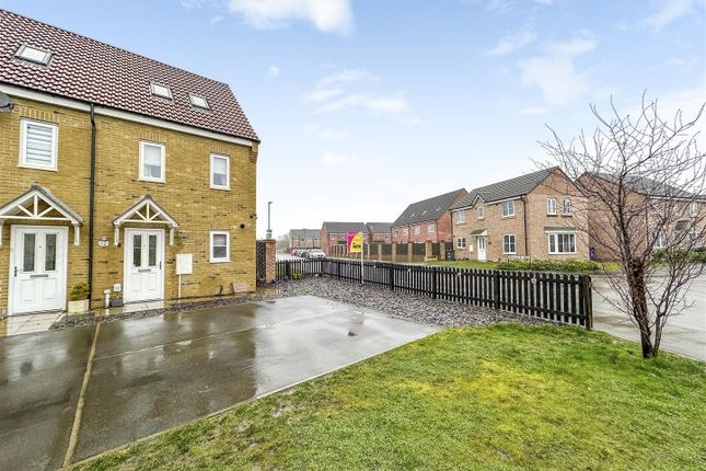 End terrace house for sale in Pond View, Selby