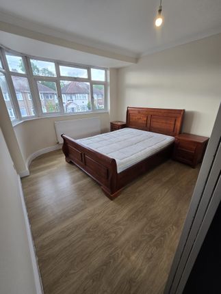 79, Alderney Gardens, Northolt photo 5