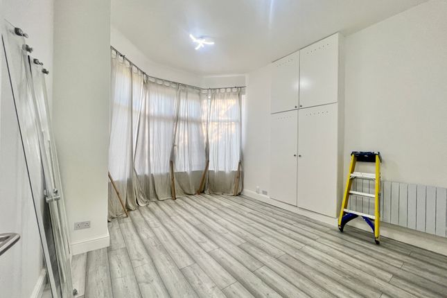 Studio to rent in East End Road, London