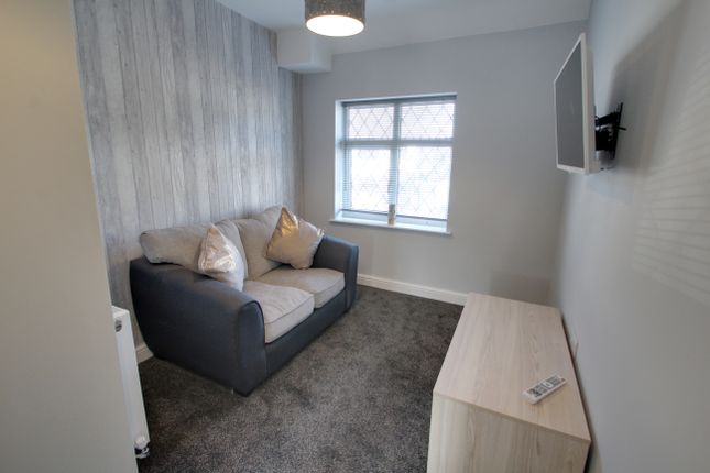 Room to rent in Hazel Drive, Leicester