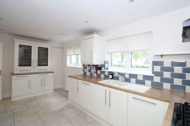 29, Ripon Road, Stevenage photo 3