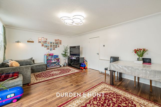 61 Victor Close, Hornchurch photo 3