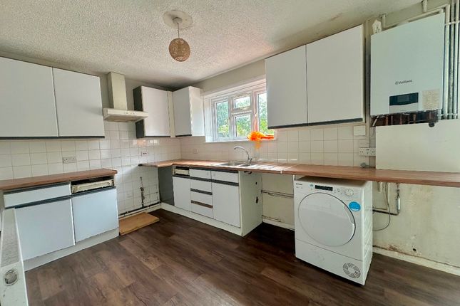 168 Bridgwater Road, Romford photo 3