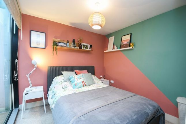 10 Laburnum Street, Salford photo 4