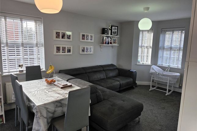 SNG SO, 42, Hills Way, Tadley photo 2
