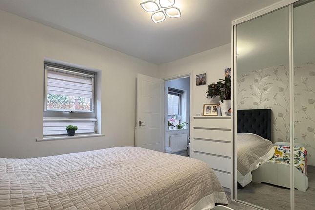 Flat 7 Redbourn Court, 1177 Newham Way, London photo 3