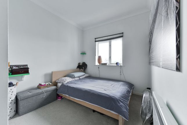 Flat 39, Regents Court Sopwith Way, Kingston Upon Thames photo 4