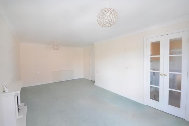 Flat for sale in Crown Street, Stone