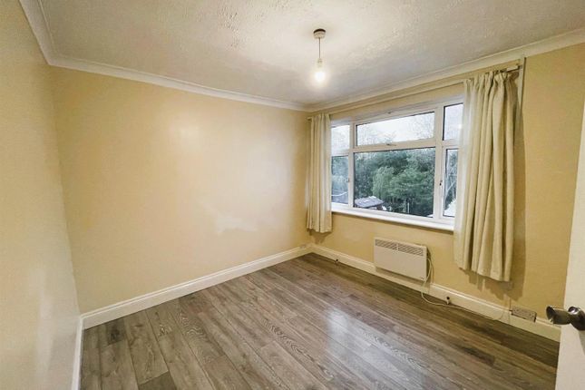1st Floor Flat, 66, Stainash Crescent, Staines-Upon-Thames photo 3