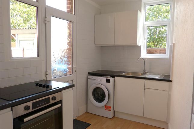 13, Hallside Road, Enfield photo 3
