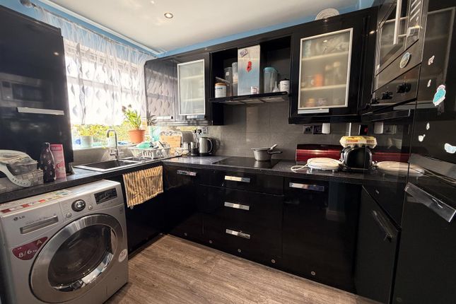 58 Mintern Close, Hedge Lane, London photo 3