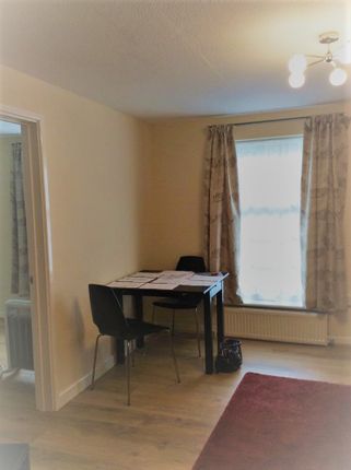 Flat to rent in Russell Street, Reading