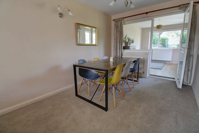 9, Lincoln Close, Ipswich photo 4