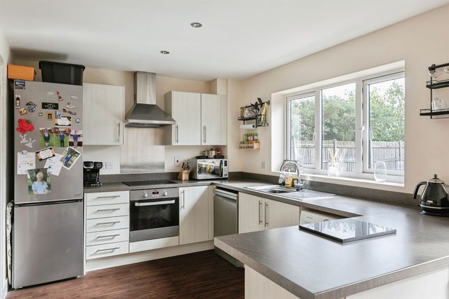 3, Vulcan Close, Huntingdon photo 3