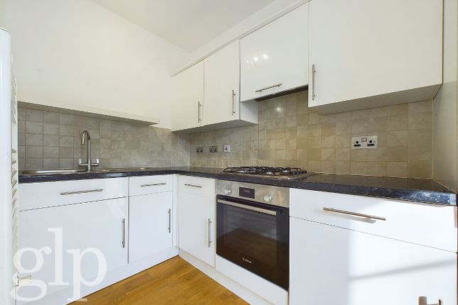 3  Flat A, Lowndes Court, London photo 2