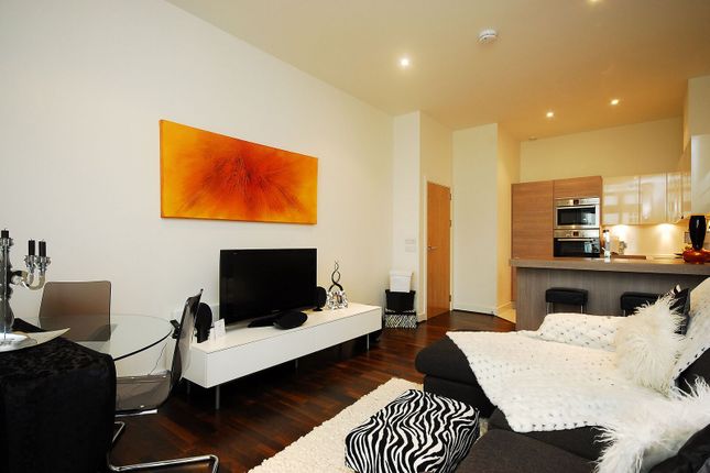 Bromyard Avenue, East Acton photo 4