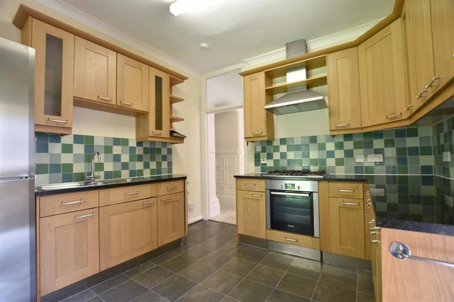 Flat 3, The Rock, Reigate Hill, Reigate photo 4