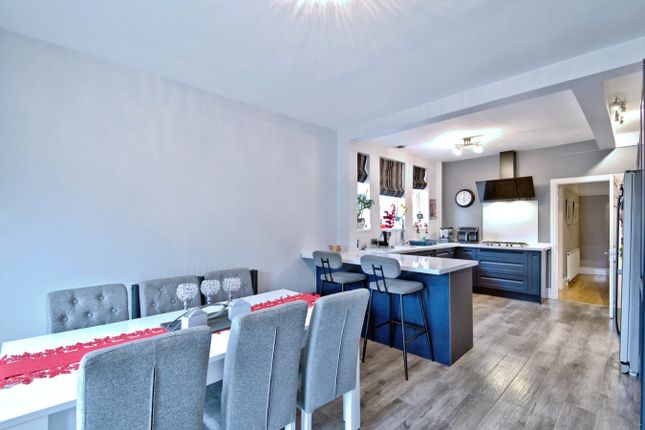 112, Richmond Avenue, Southend-on-Sea photo 2
