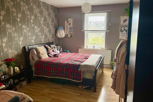 5 bed flat for sale in Merton Road, London SW18