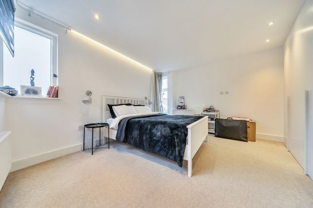 4, Bon Marche Mews, London photo 3