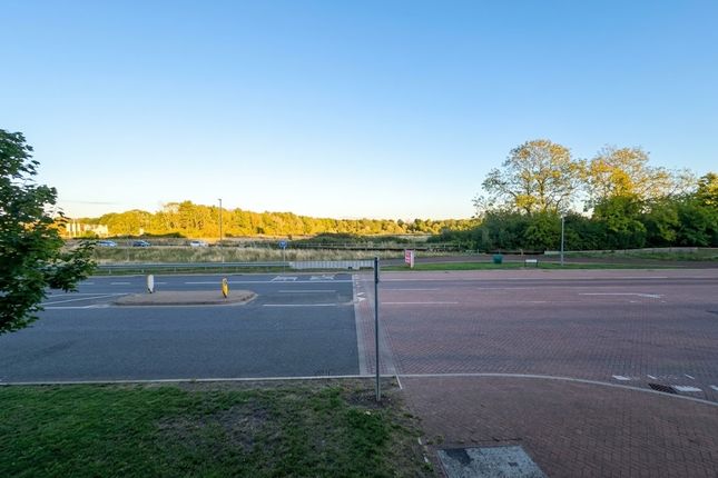 Flat 3, 22, Barrosa Way, Milton Keynes photo 4