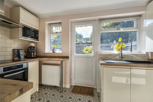 6, Hillside Gardens, Surrey photo 3
