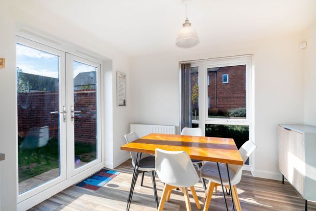 31 Mistle Thrush Drive, Cambridge photo 3