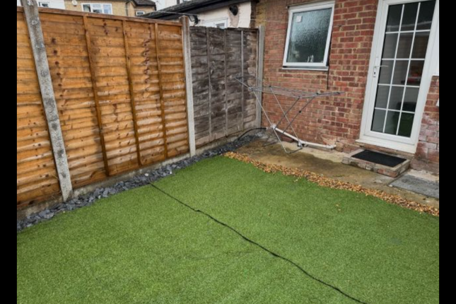 14, Salt Hill Way, Slough photo 4