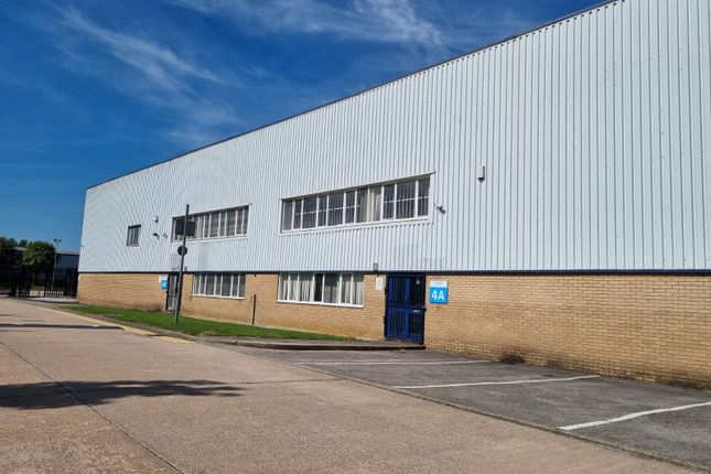 Warehouse to let in Alba Way, Trafford Park, Manchester