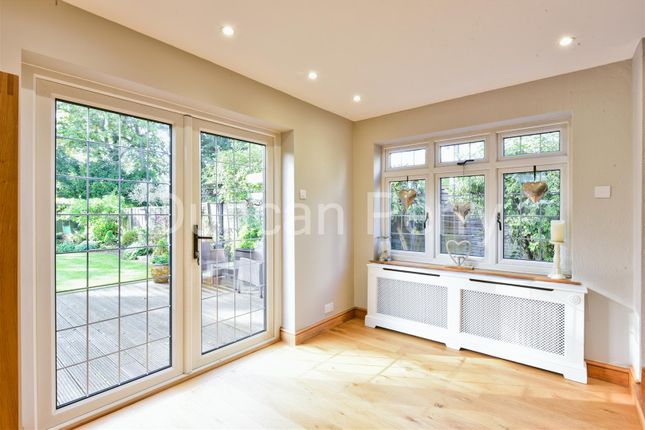 25, Oakmere Lane, Potters Bar photo 3