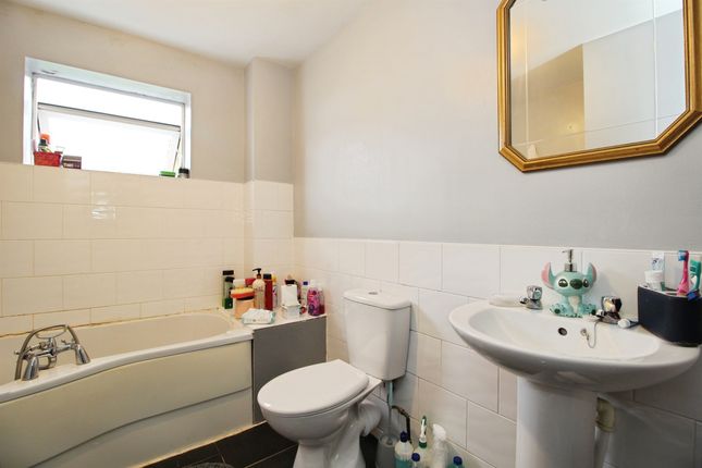 23, Buckton View, Leeds photo 4