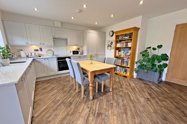 7, Meadow Close, Bedford photo 4