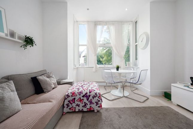 First floor flat, 25, Craven Park, London photo 2