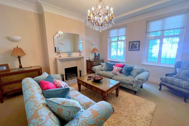 2, Pearl Court, Devonshire Place, Eastbourne photo 2