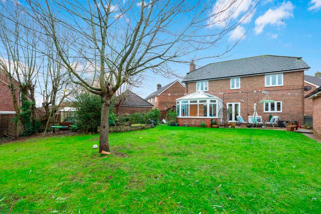 6 Peacemarsh Farm Close, Gillingham photo 4