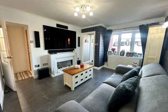 Exbury Close, Wolverhampton photo 3