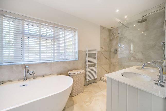 3, Deansfield, Caterham photo 5