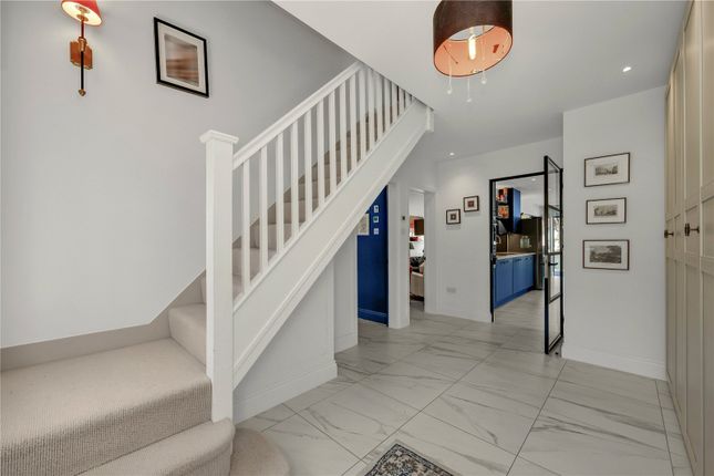 44, Pine Hill, Surrey photo 2