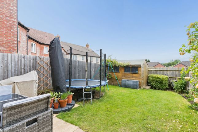 5 Wallace Green Way, Stevenage photo 4
