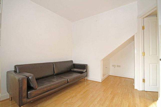 Flat 2, 112, Kneller Road, Twickenham photo 3