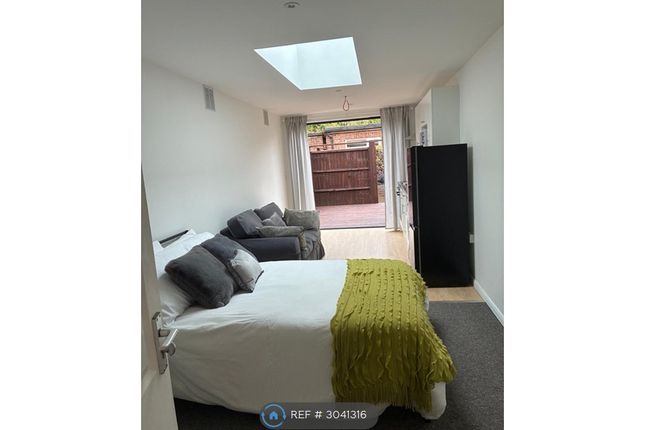 Burlington Avenue  Studio, Studio Flat, Slough photo 5