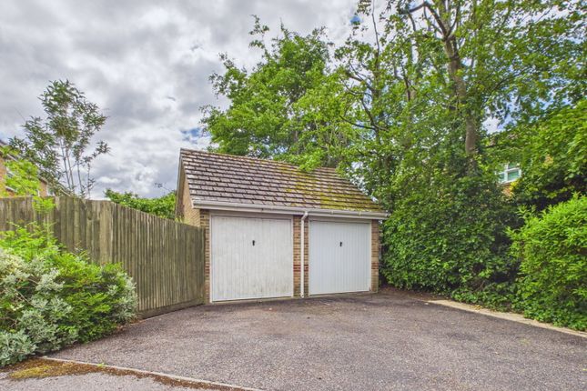 50, Bowes Close, Horsham photo 2