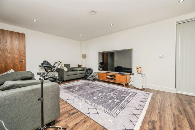 Flat 502, The Quadrant, 150, Sand Pits, Birmingham photo 4