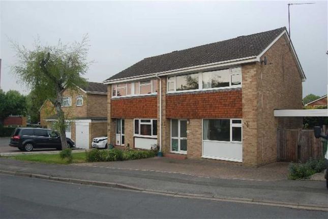 3 bedroom semi-detached house to rent in Amberley Close, Newbury
