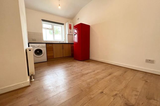 Thumbnail Flat to rent in Hendon Lane, Finchley